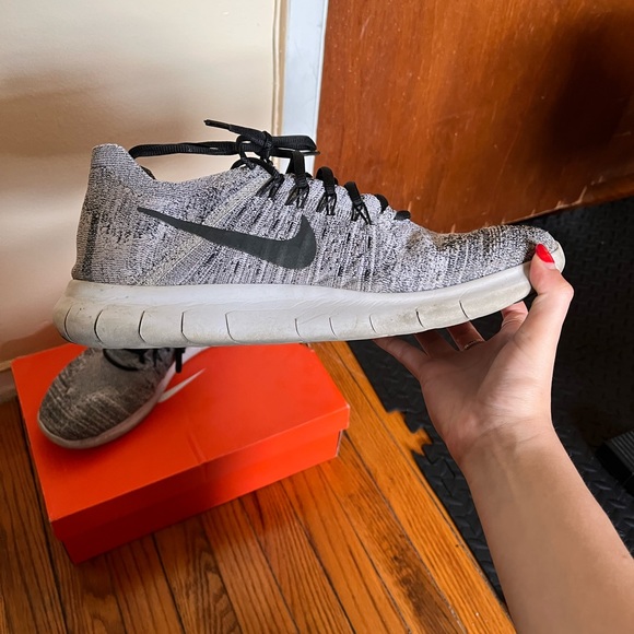 Nike Sneakers - Picture 5 of 7